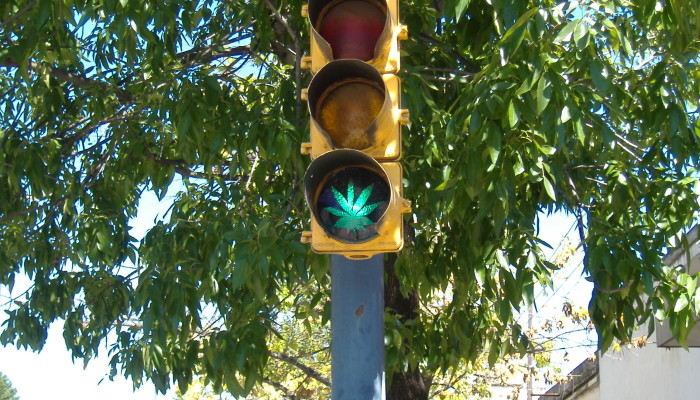 Marihuana_en_semáforo